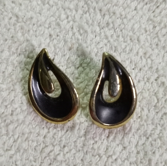 Goldtone black teardrop post earrings no backs - Picture 1 of 4